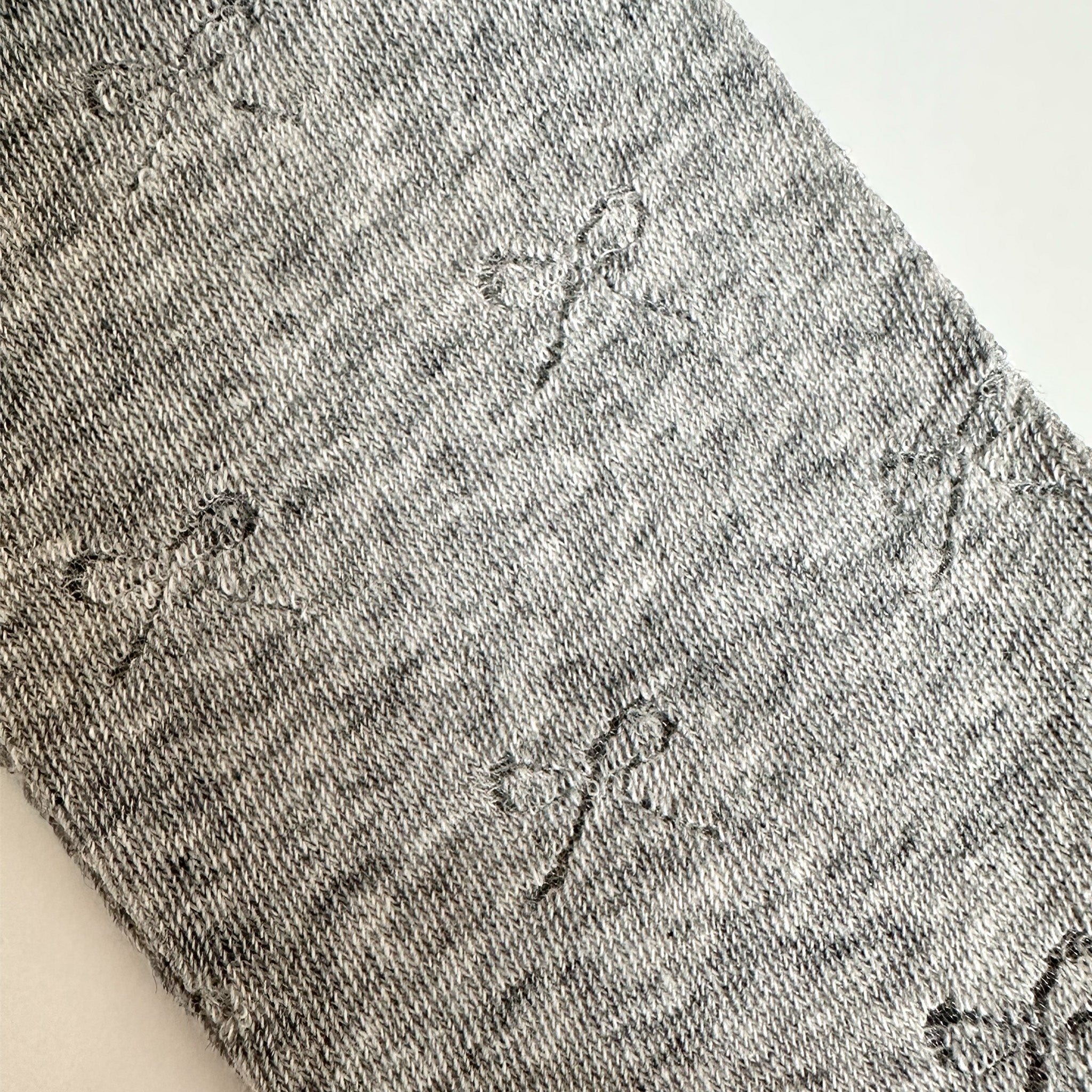 Close up of ribbon patterns on light grey variant