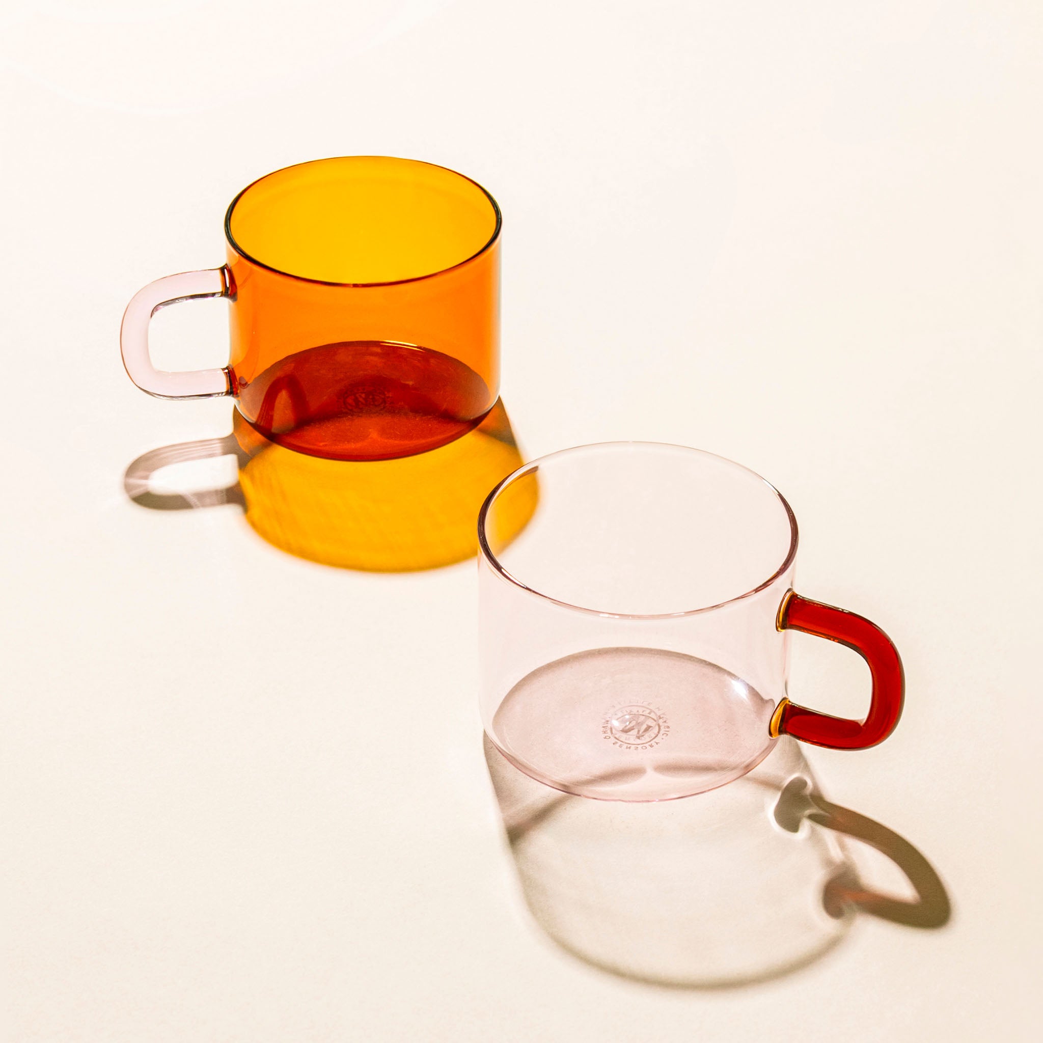 The Rosé Sunset Chá Mug Set on a beige background