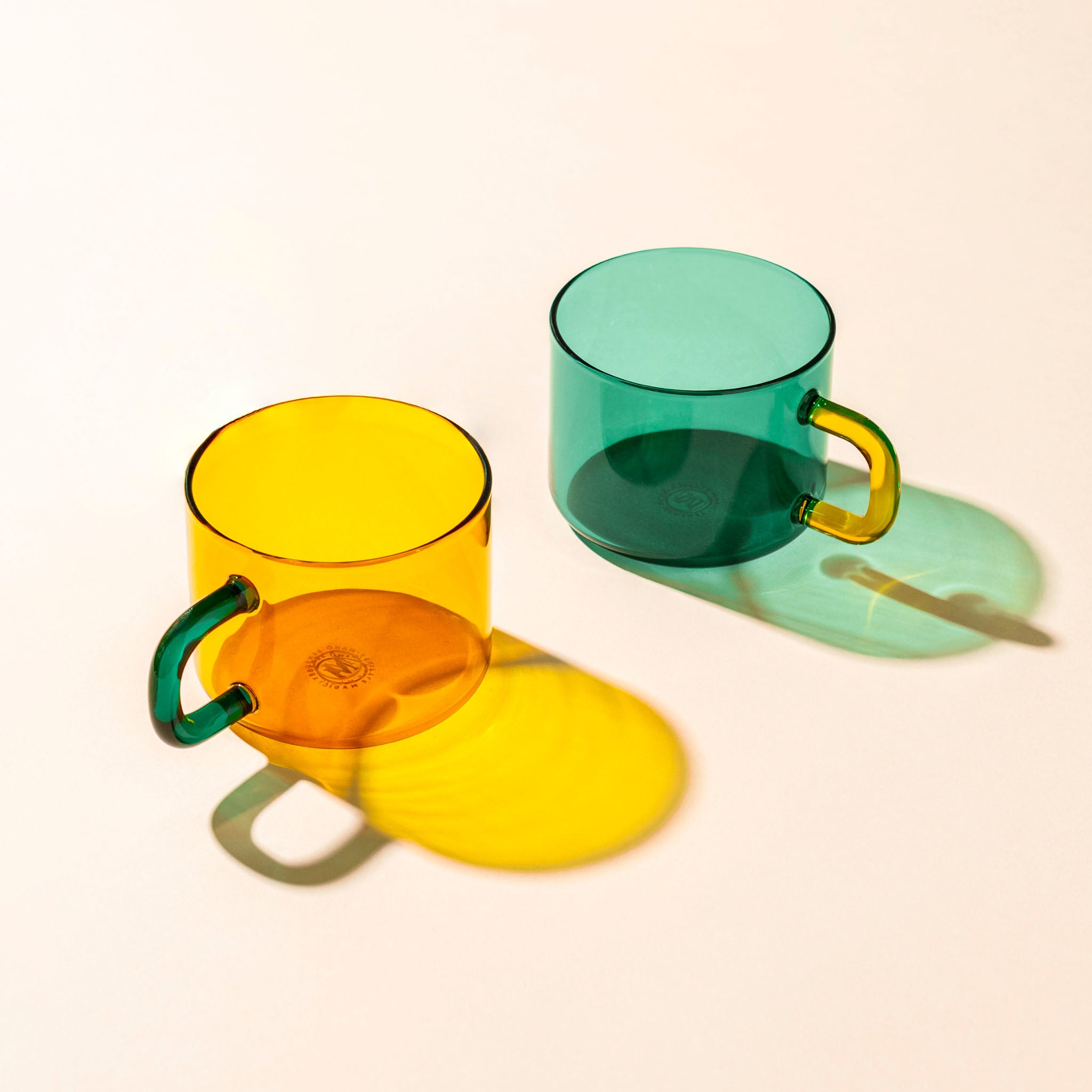 The Tropicana Chá Mug Set on a light beige background.