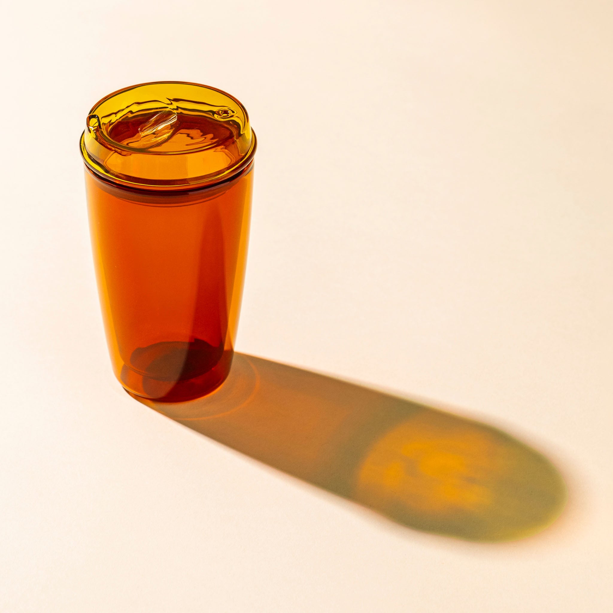 Mahõ Cuddle Cup Honeycomb on a beige background