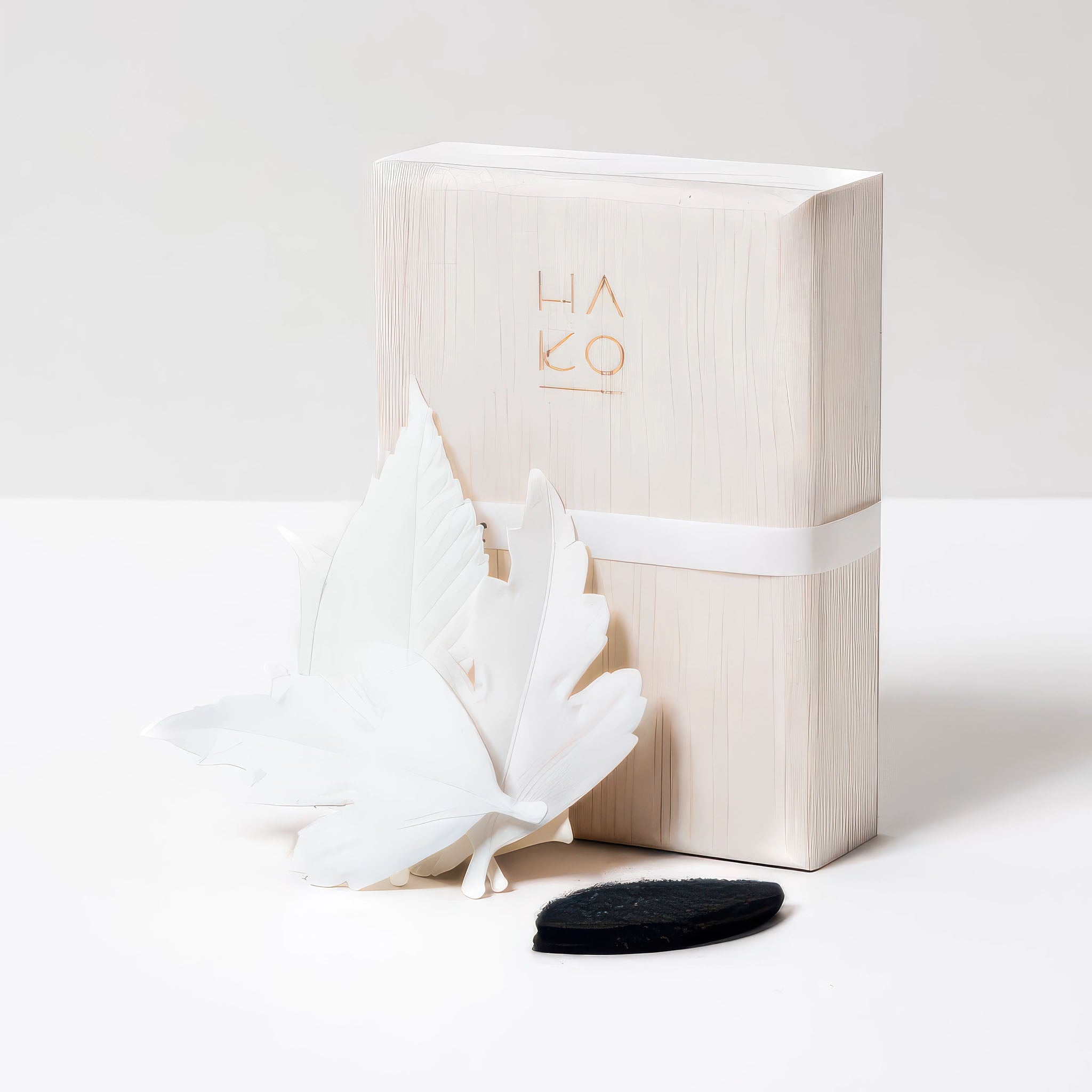 image of morihata hako incense kit with wooden box and leaf shaped incense